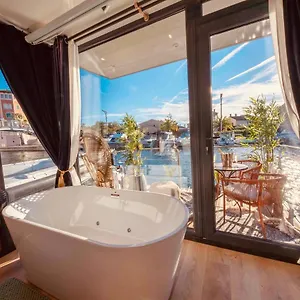Maison Sur L'eau Mille Et Nuits Avec Jacuzzi , Fréjus France